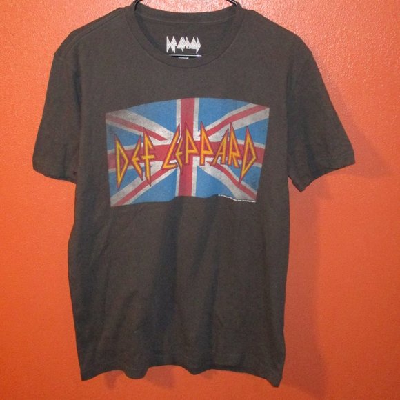 Def Leppard NEW Gap Woman Medium Gray Yellow Red Short Sleeve Band Shirt - Picture 3 of 10